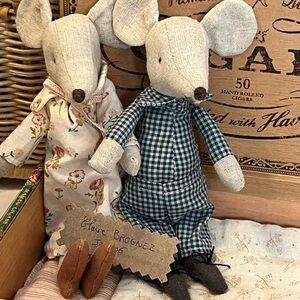 NEW Maileg  without box Adults size mice